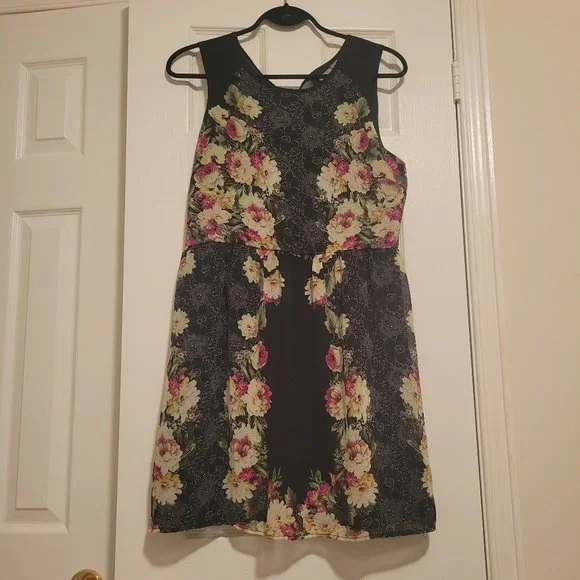 $10 Clean Out Sale - Picture 1 of 4